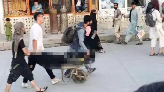 Son Dakika! Kabil'de havalimanı yakınlarındaki bombalı saldırılarda ölü sayısı 90'a yükseldi