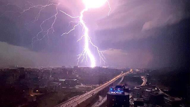 İstanbul'da insan silüetinde bulut oluştu, herkes Nikola Tesla'ya benzetti