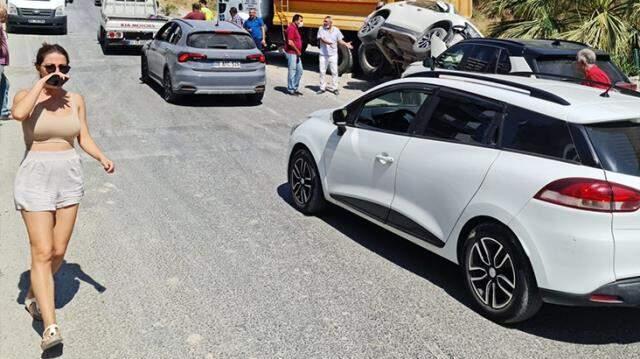 Freni patlayan kamyon, yokuş aşağı önüne ne kattıysa biçti geçti