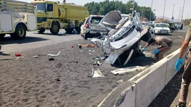 Suudi Arabistan'da korkunç kaza! Tır kırmızı ışıkta bekleyen araçları biçti, 4 kişi öldü 5 kişi yaralandı