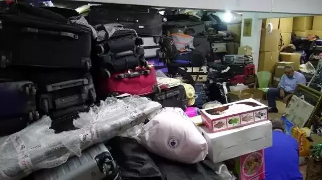 3'te 1 fiyatına satılıyor! İstanbul Havalimanı'nda unutulan eşyaları satın alma kuyruğu