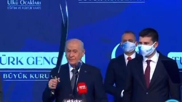 MHP lideri Bahçeli gençlere seslendi: Elinizde her zaman kalem, yeri geldiğinde de Zülfikar bulunsun