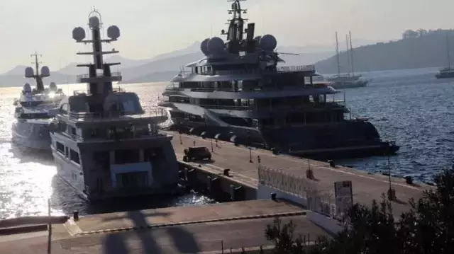 Milyon dolarlık yatlar ardı ardına Bodrum'a yanaştı! Gören dönüp bir daha baktı