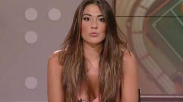 Devlet kanalında çalışan güzel spiker canlı yayında büyük skandala imza attı! Hemen kovuldu