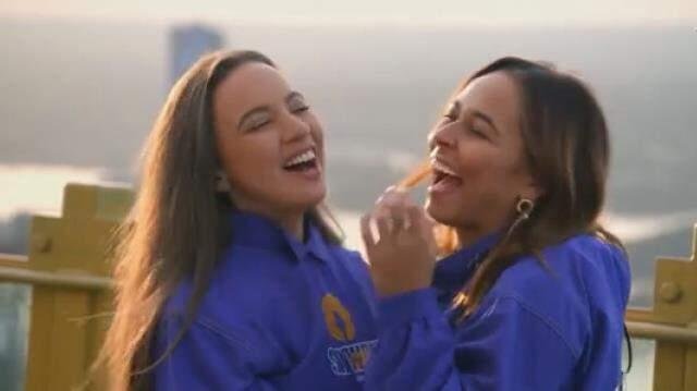 Dünya bu olayı konuşuyor! İki kadın televizyon canlı yayınında en uzun öpüşme rekorunu kırdı