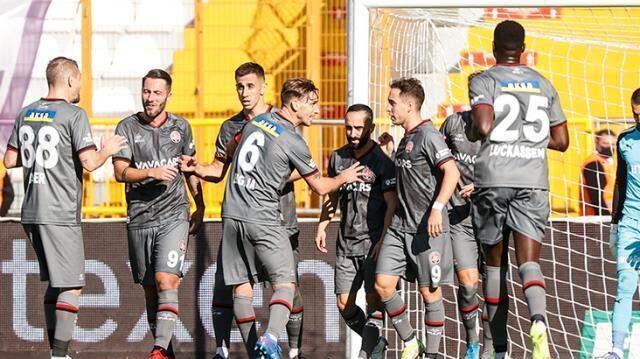 Nefes kesen derbide Fırat Aydınus kırmızı kart yağdırdı! Karagümrük, Trabzon maçına ağır yaralı gidiyor