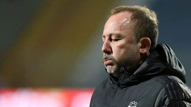 Beşiktaş'ta ortam çok gergin! Teknik Direktör Sergen Yalçın'dan istifa sinyali