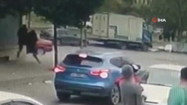 Arabayla gelip kurşun yağdırdılar! Bir taraf can derdine düştü, diğer taraf kılını bile kıpırdatmadı