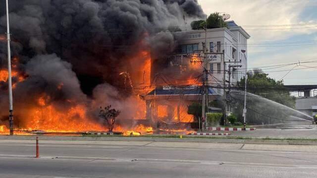 Kendisi azarlayan patronuna kızan kadın, binlerce litrelik yağın bulunduğu depoyu havaya uçurdu