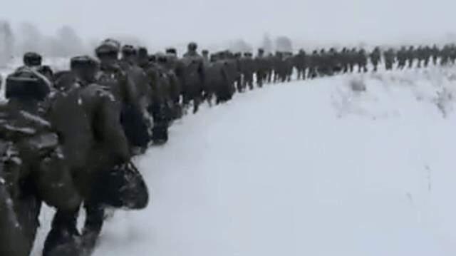 Rusya, Ukrayna sınırına tank, roket ve yüzlerce asker yığıyor! Alman gazetesinden 'Birkaç hafta içinde saldırabilirler' yorumu