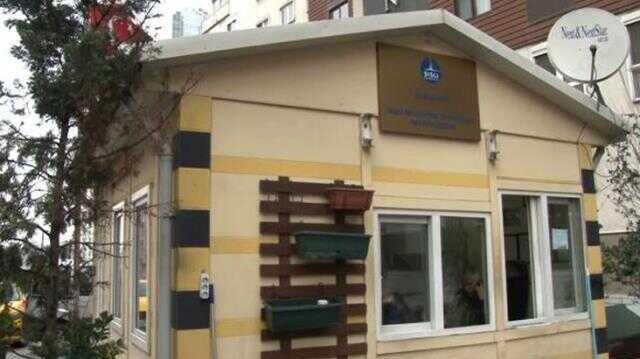 Yabancı uyruklu kadından durak çalışanına 'Taksi niye yok' dayağı! Yerde tekmeleyip porselen dişlerini kırdı