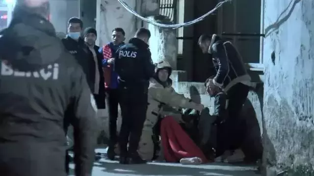 İstanbul'daki yangında can pazarı! Penceren sarkıp dakikalarca kurtarılmayı bekledi