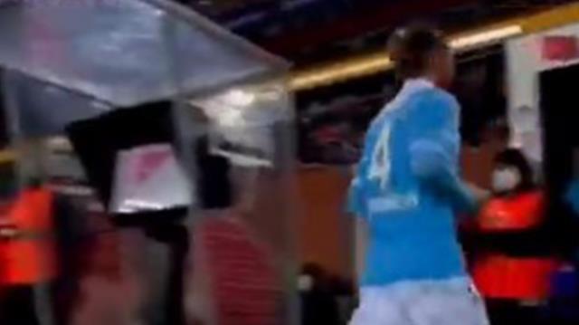 Trabzon'da olay! Arkadaşının elini sıkmadan soyunma odasına koştu