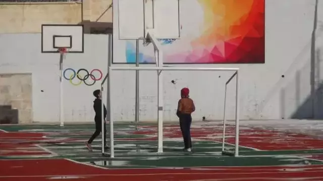 Son dakika haberleri... ŞANLIURFA'DAKİ OKULUN BAHÇESİ BAKAN ÖZER'İN TALİMATIYLA YENİLENDİ