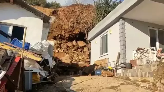 Yatak odasında uyudukları sırada ölümden döndüler! Dev kaya 30 metreden bomba gibi düştü