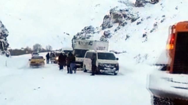 Son Dakika: Erzurum'da çığ faciası! 2 kişi karlar altında kaldı, ekipler bölgeye ulaşmaya çalışıyor