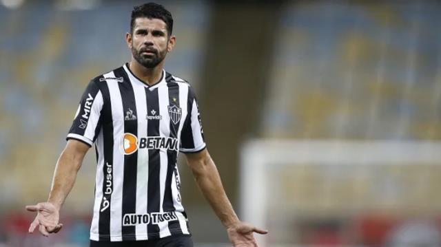 Fenerbahçe, dünyaca ünlü golcünün tüm şartlarını kabul etti! Taraftarlar arasında kaos çıktı