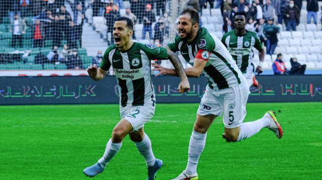 Kanarya'dan geri dönüş! Fenerbahçe deplasmanda Giresunspor'u 2-1 mağlup etti