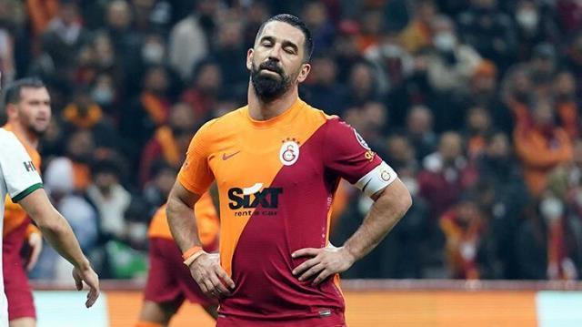Galatasaray'da büyük kriz patlak verdi! Torrent, yıldız futbolcuları takımda görmek istemiyor