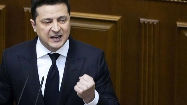 Son Dakika! Ukrayna Devlet Başkanı Zelenskiy ülke çapında sıkıyönetim ilan etti