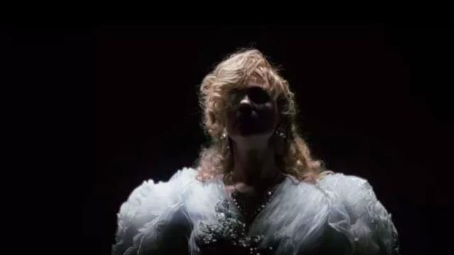 Farah Zeynep Abdullah, Bergen filmini yayınlatmayan Kozan Belediye Başkanı'na 'IQ testi' gönderdi