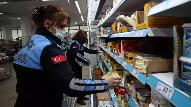 Marketlerin etiket oyununu denetim yapan zabıtalar ortaya çıkardı! Fiyat rafta farklı, kasada farklı
