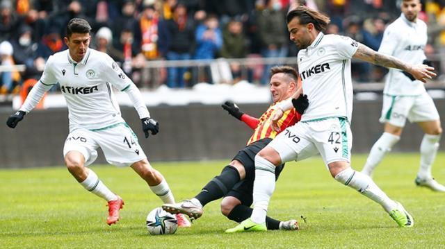 Konyaspor'dan inanılmaz geri dönüş! Taraftarlar Hikmet Karaman'ı istifaya davet etti