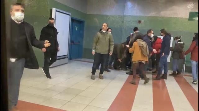 Ankara'da toplu ulaşıma zam protestosu! Çok sayıda öğrenci gözaltında