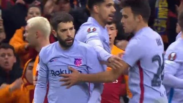 Maça damga vuran an! Barcelona'nın yıldızı Jordi Alba, sahadan çekilmekle tehdit etti