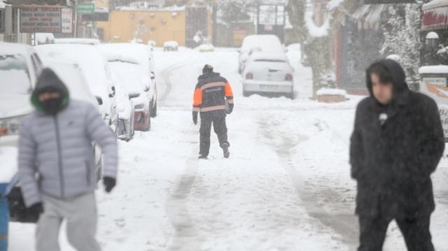 Meteoroloji güncel raporu yayımladı! İstanbul'da kar yağışı saat 18.00'e kadar aralıklarla devam edecek