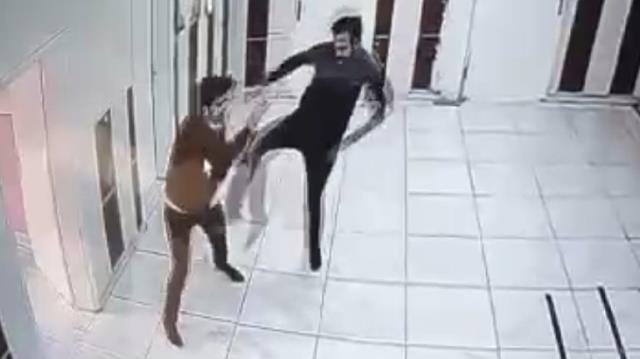 Son dakika haber | VELİ İLE ÖĞRETMENİN OKULDAKİ KAVGASI KAMERADA