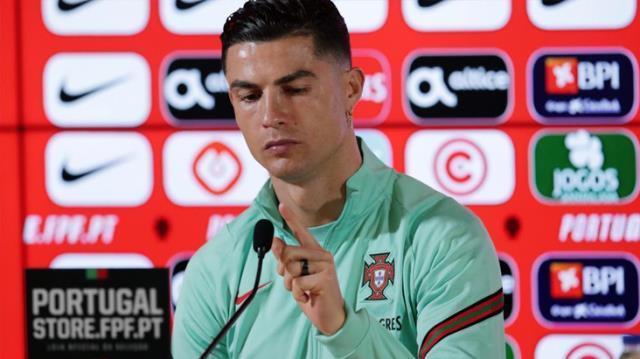 Gazetecilerin başından aşağı kaynar sular döküldü! Ronaldo'ya soru sorduklarına pişman oldular
