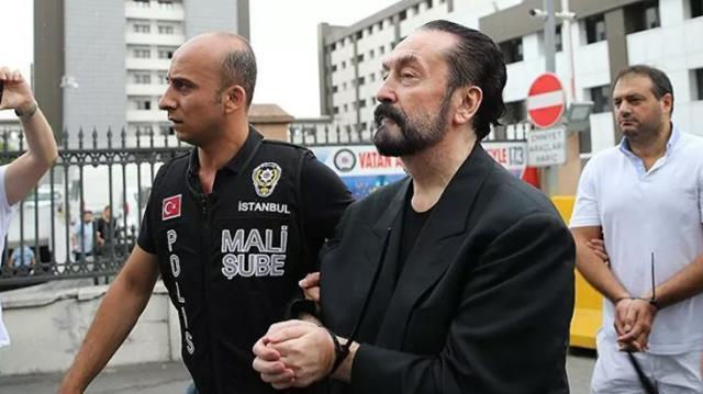 Adnan Oktar'dan itirafçı olmayı planlayan kediciğe gözdağı notu: Müge sultan seni çok seviyoruz, sen bir tanemizsin