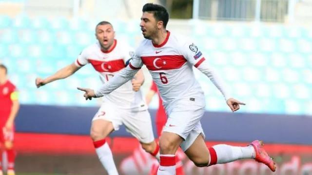 Alacakları ücretler bile belli! Burak Yılmaz ve Ozan Tufan, artık Beşiktaş'ın oyuncusu