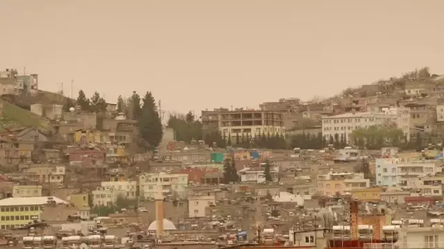 Suriye'den gelen toz fırtınası hayatı olumsuz etkiliyor