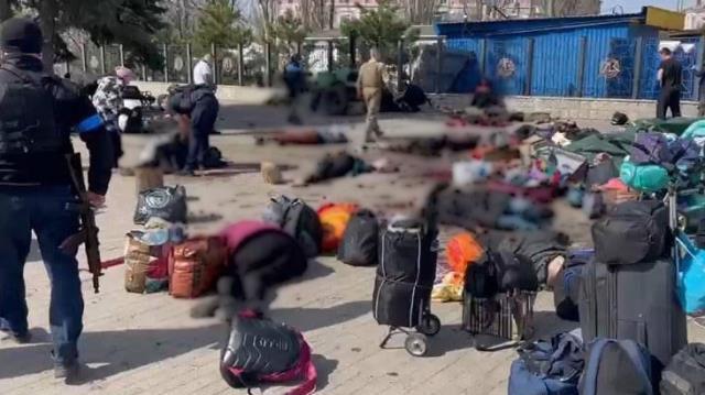 Rusya onlarca sivilin beklediği tren istasyonuna saldırdı! Bölgeden gelen ilk görüntüler korkunç