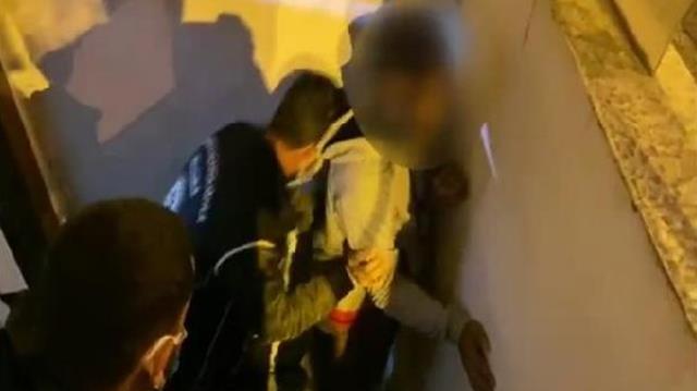 Kadınların gizlice videolarını çekip paylaşan 2 Pakistanlı yakalandı