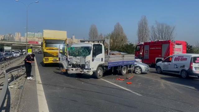 Son Dakika! TEM'de zincirleme kaza: 9 araç birbirine girdi, 6 yaralı var