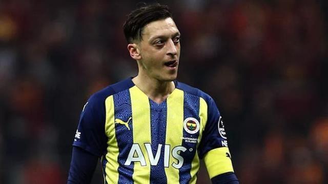 Rıdvan Dilmen canlı yayında açıkladı! İşte Mesut Özil'i isteyen dev kulüp