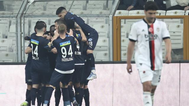 Kara Kartal ağır yaralı! Beşiktaş taraftarı önünde Kasımpaşa'ya 3-0 mağlup oldu