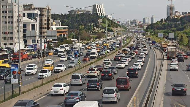 İSTANBUL TRAFİĞİNDE SON DURUM HAVADAN GÖRÜNTÜLENDİ (1)