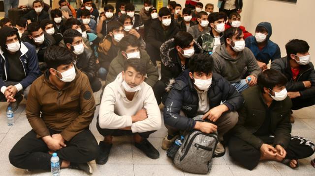 Afganistan ve Pakistan uyruklu 213 düzensiz göçmen sınır dışı edildi