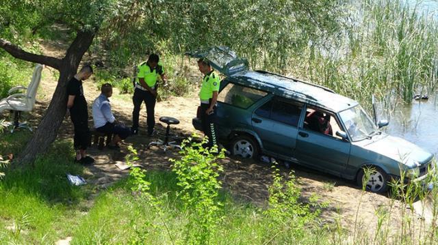 Çamura saplanan araçtaki alkollü şahıs polise drift maceralarını anlattı