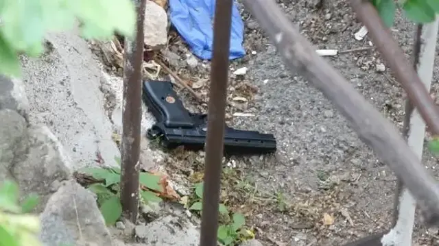 1 çocuk annesi eski arkadaşını öldürüp aynı silahla intihar etti