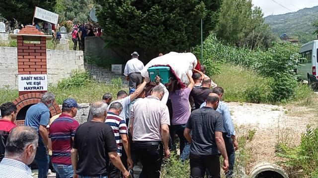 Rip akıntısında ölen Merve toprağa verildi! Cenazede ailesinin hali yürekleri dağladı