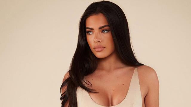 Efsane futbolcunun kızı, yarışmada sevgilisini aldatırken yakalandı! Öpüşme görüntüleri de çıktı