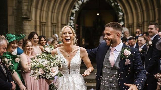 Her erkeğin hayali böyle bir düğün olabilir! Düğünde yapılan futbol maçının görüntüleri herkesi güldürdü