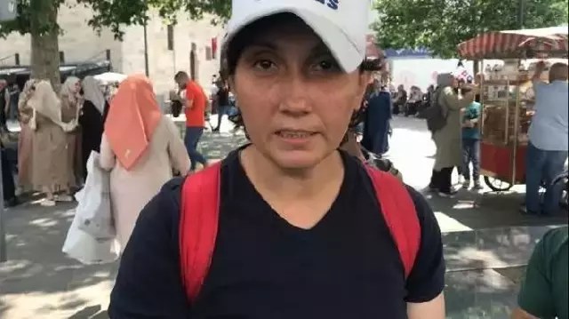 Eminönü bir anda karıştı! Seyyar satıcı kadına saldıran şahsa kafa attılar