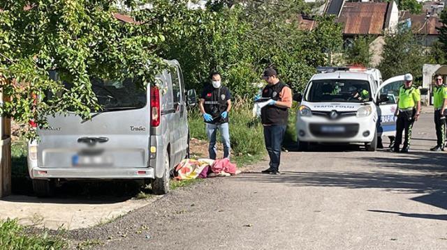 Son dakika haberi! Sivas'ta oğlunun kullandığı minibüsün altında kalan kadın öldü