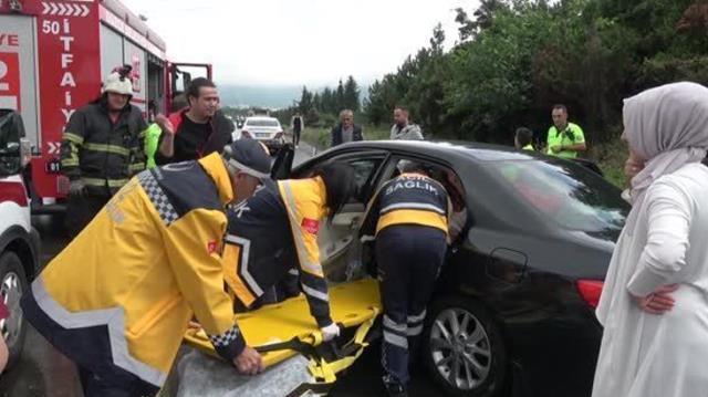 Oto kurtarıcıdan düşen araca, otomobil çarptı: 1 ölü, 4 yaralı